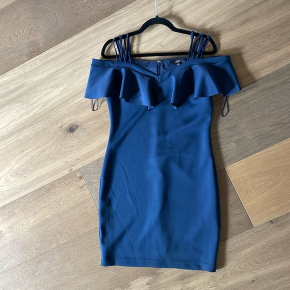 Guess Edrea Ruffled Cold Shoulder Dress Bodycon Navy Blue Size Large NWOT - Picture 2 of 12